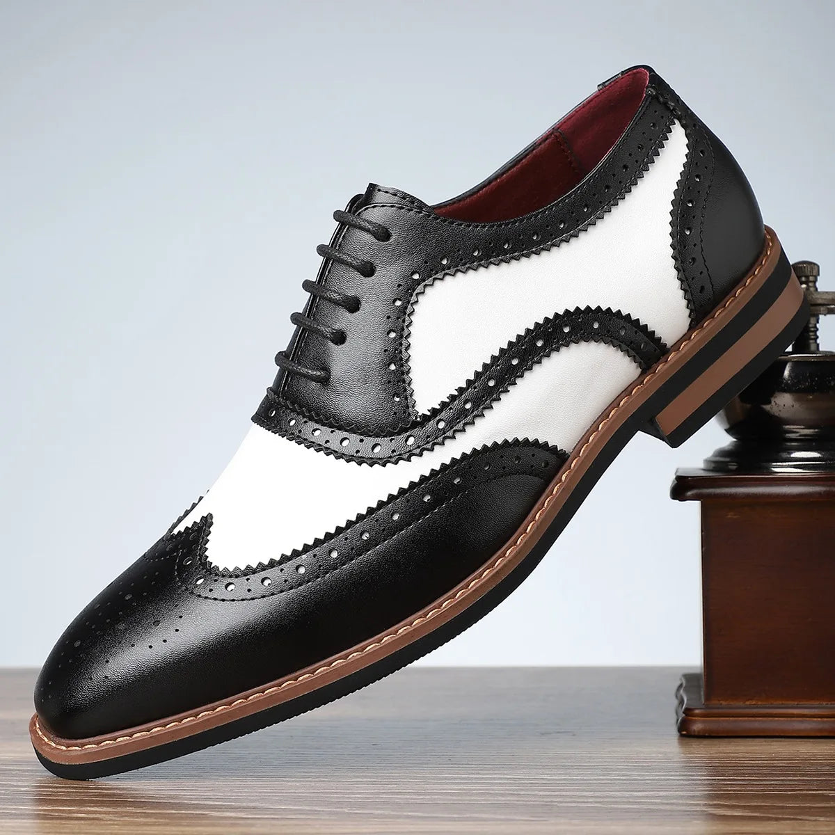 Men’s Business Casual Brogues – Carved Pointed Toe Shoes