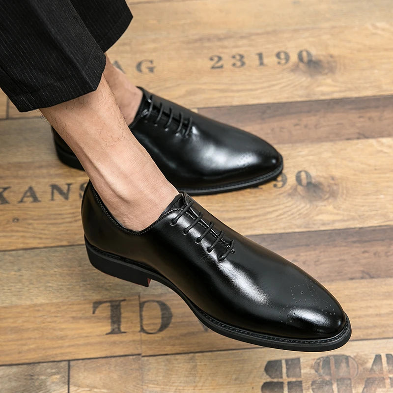 Classic Men’s Dress Shoes – Round-Toe Lace-Up Brogues