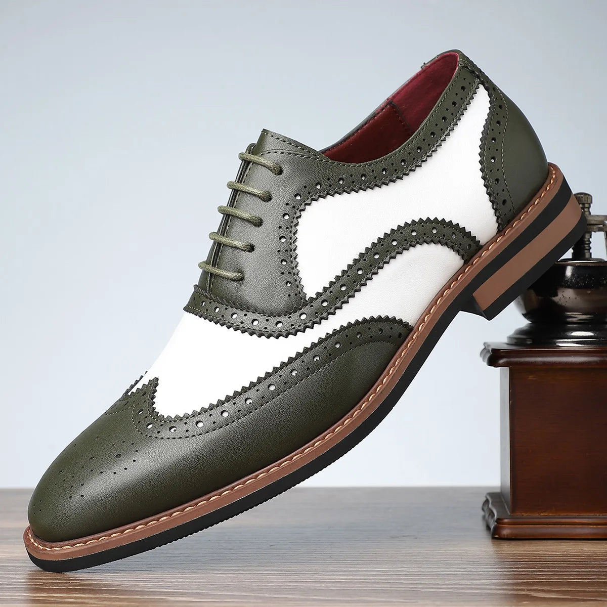 Men’s Business Casual Brogues – Carved Pointed Toe Shoes